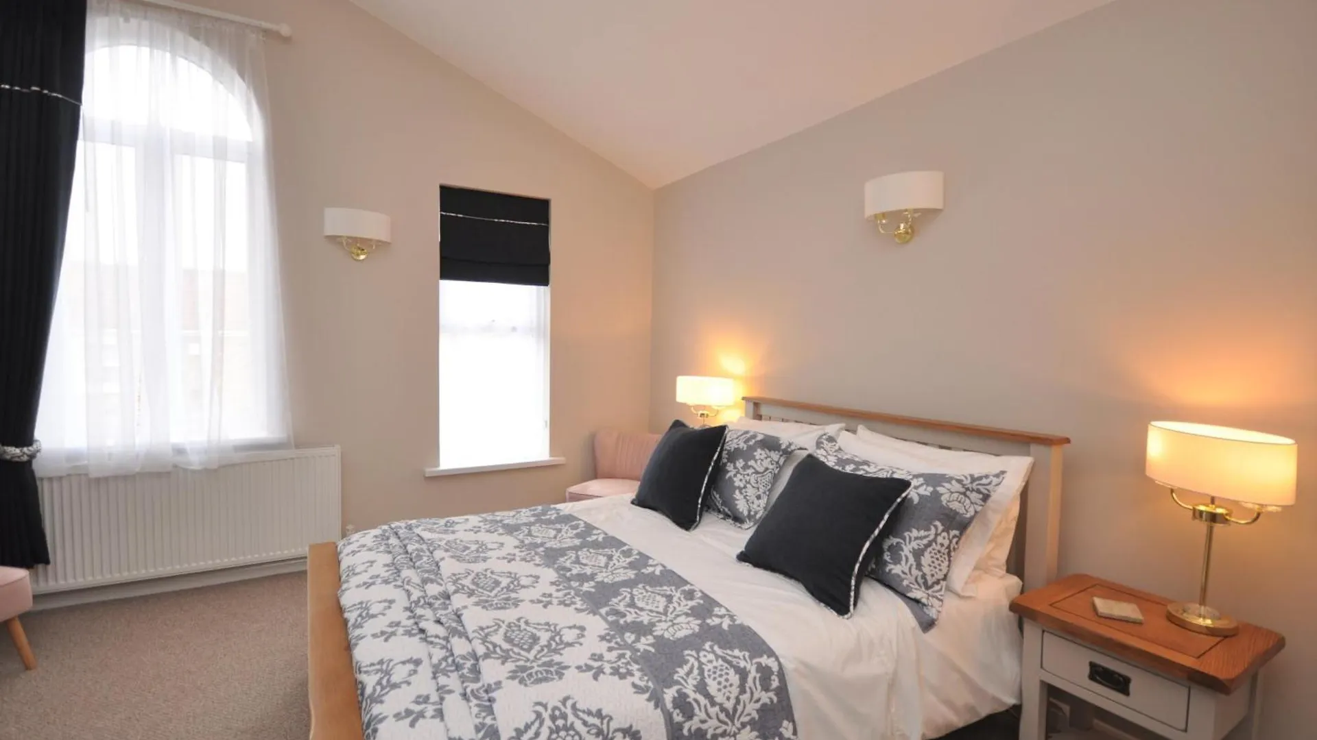 Sixteen B York 5*,